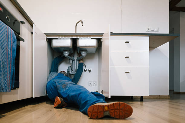 Professional Emergency Plumber technician working in Cub Run, KY